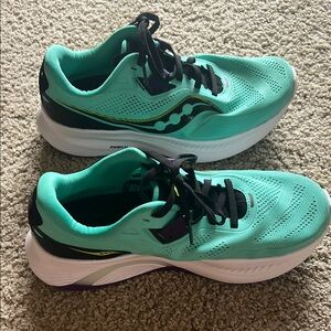 Saucony Women's 8.5D (WIDE) Green and Black Sneakers with Breathable Mesh